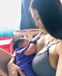 小花  163，F 奶，47kg，28歲  #台中